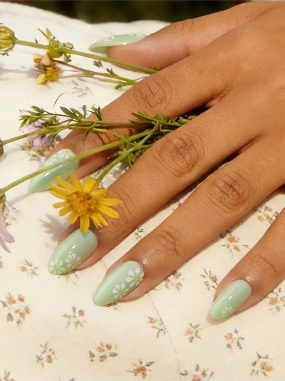 Pastel Mint 3D Daisy Press-on Nail