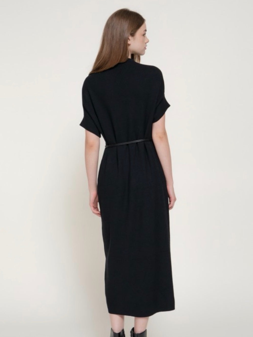 A748. Elegant Black Midi Knit Dress with Belt