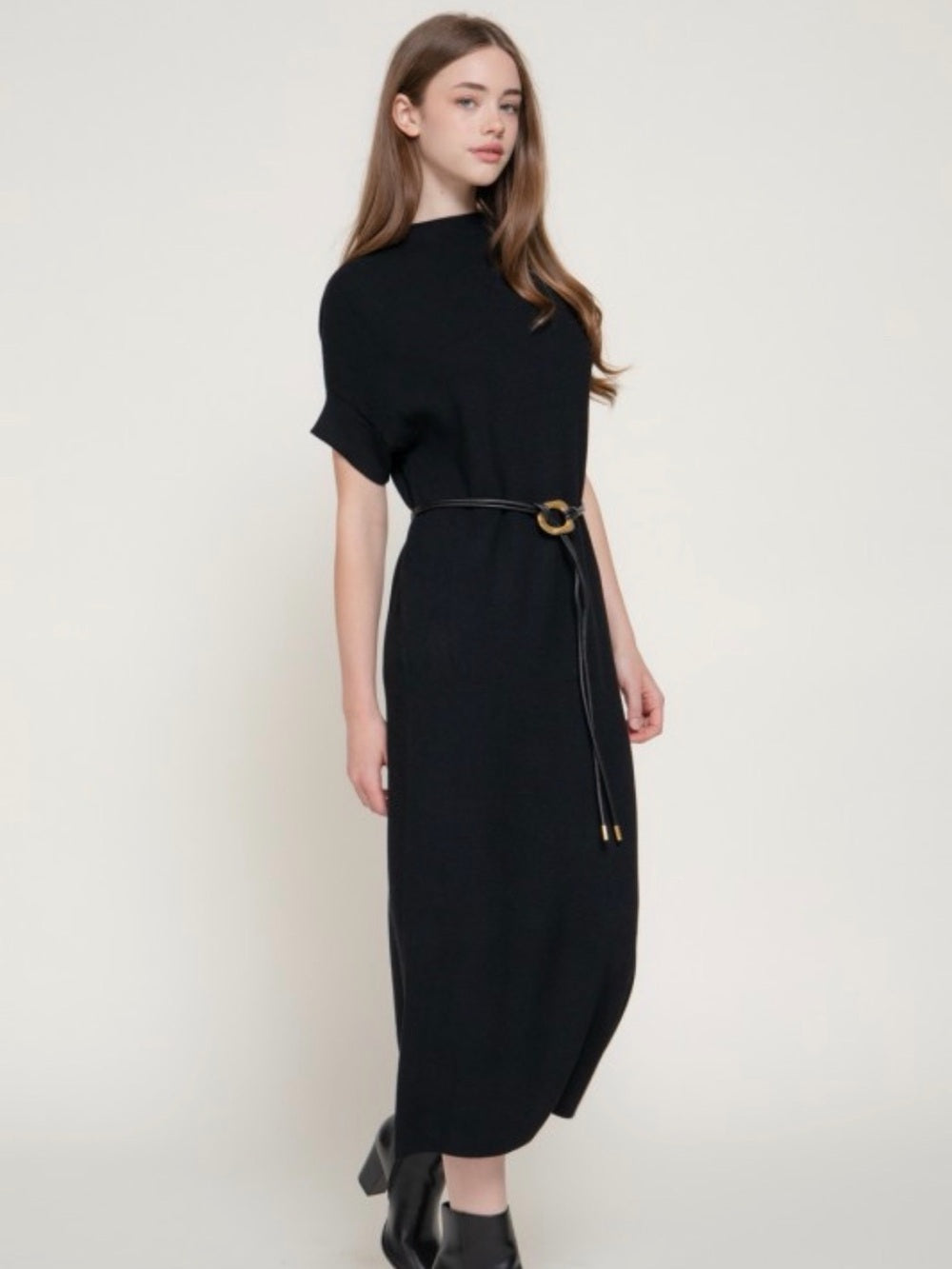 A748. Elegant Black Midi Knit Dress with Belt