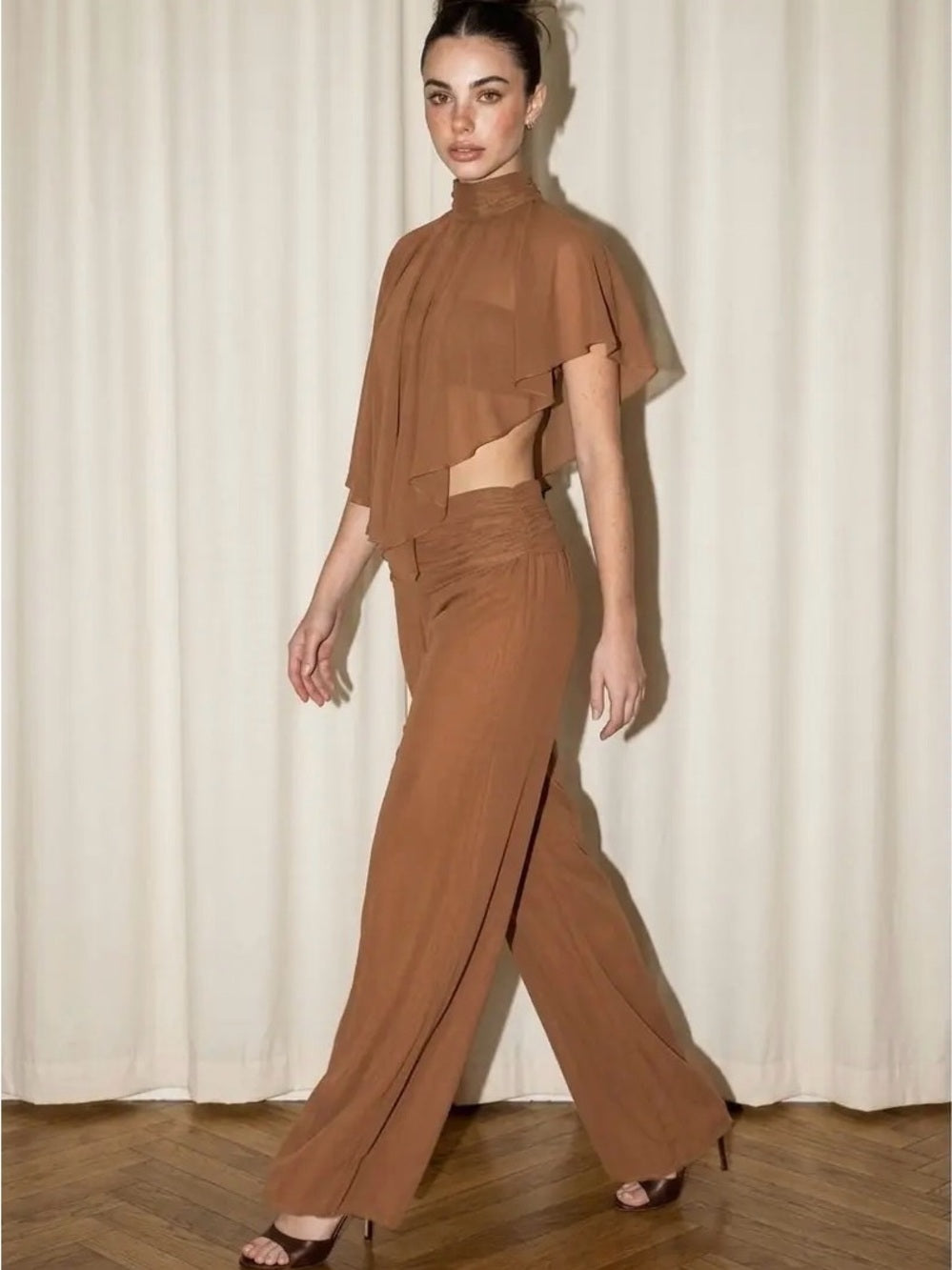 A744. 3 Piece Set Wide-Leg High-Waist Pants, Bra Top and Cape