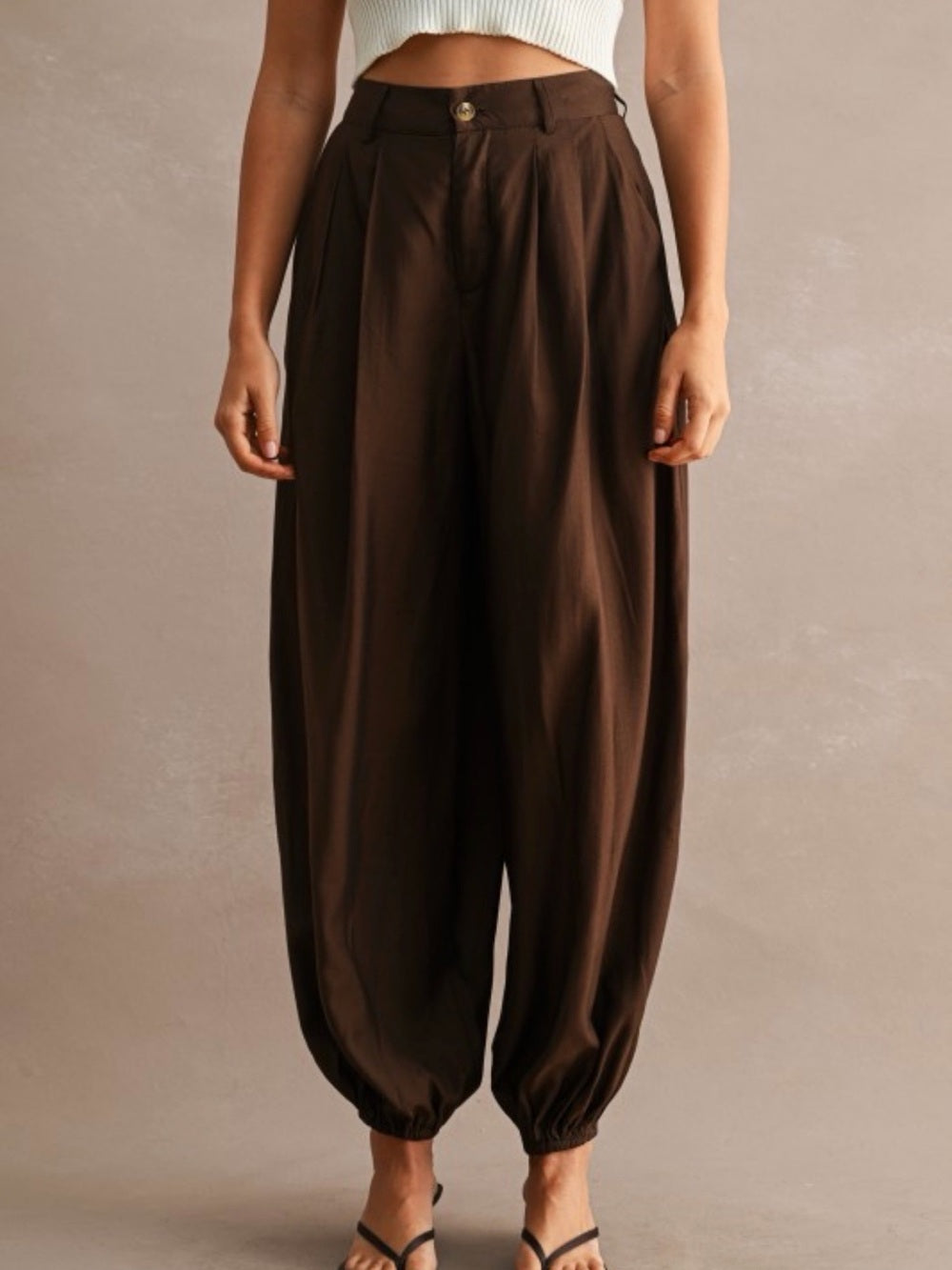 A503 Mable Lightweight High-Rise BalloonPants in Dark Brown