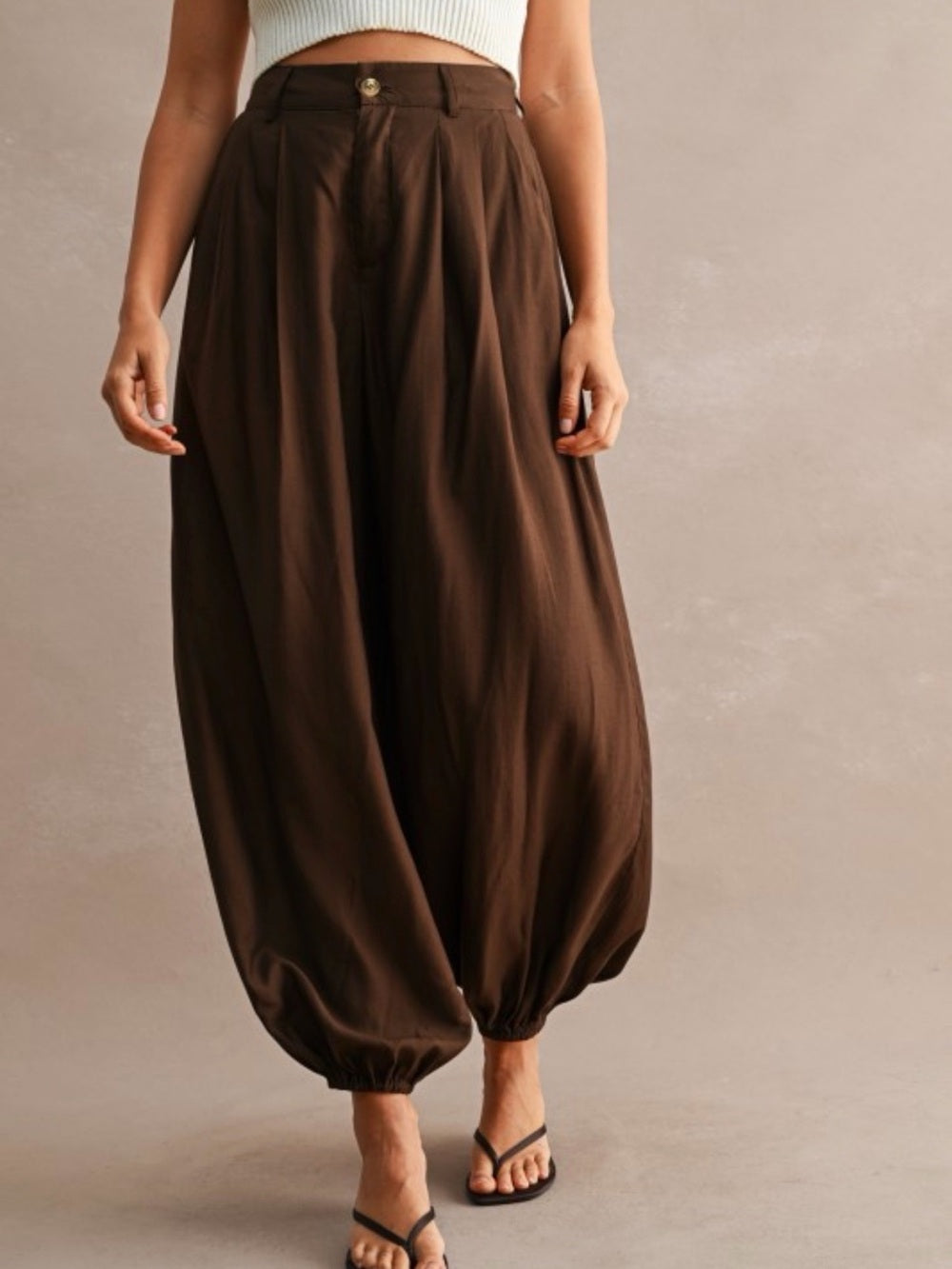 A503 Mable Lightweight High-Rise BalloonPants in Dark Brown