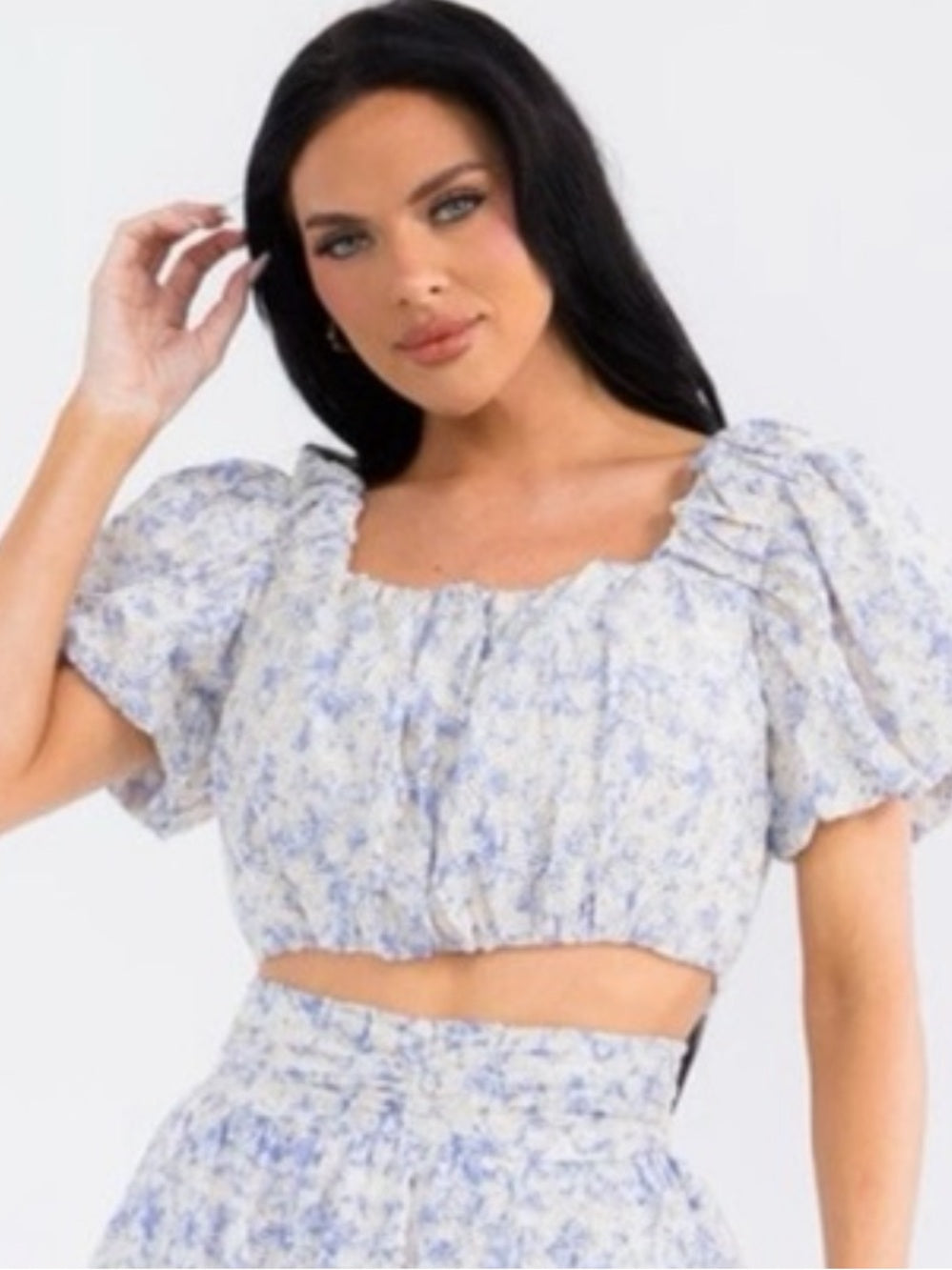 A285b Floral Puff-Sleeve Cropped Top in Light Blue