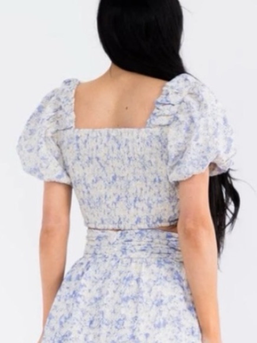 A285b Floral Puff-Sleeve Cropped Top in Light Blue