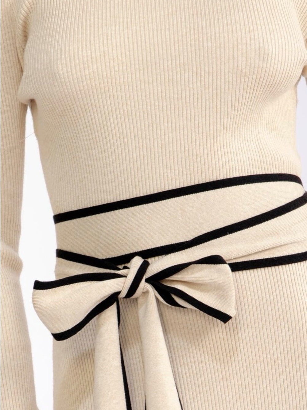 A530 Elegant Cream Knit Midi Dress with Contrast Trim