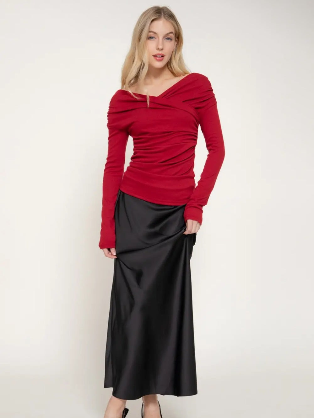 A535. Women’s Red Off-Shoulder Ruched Long Sleeve Top