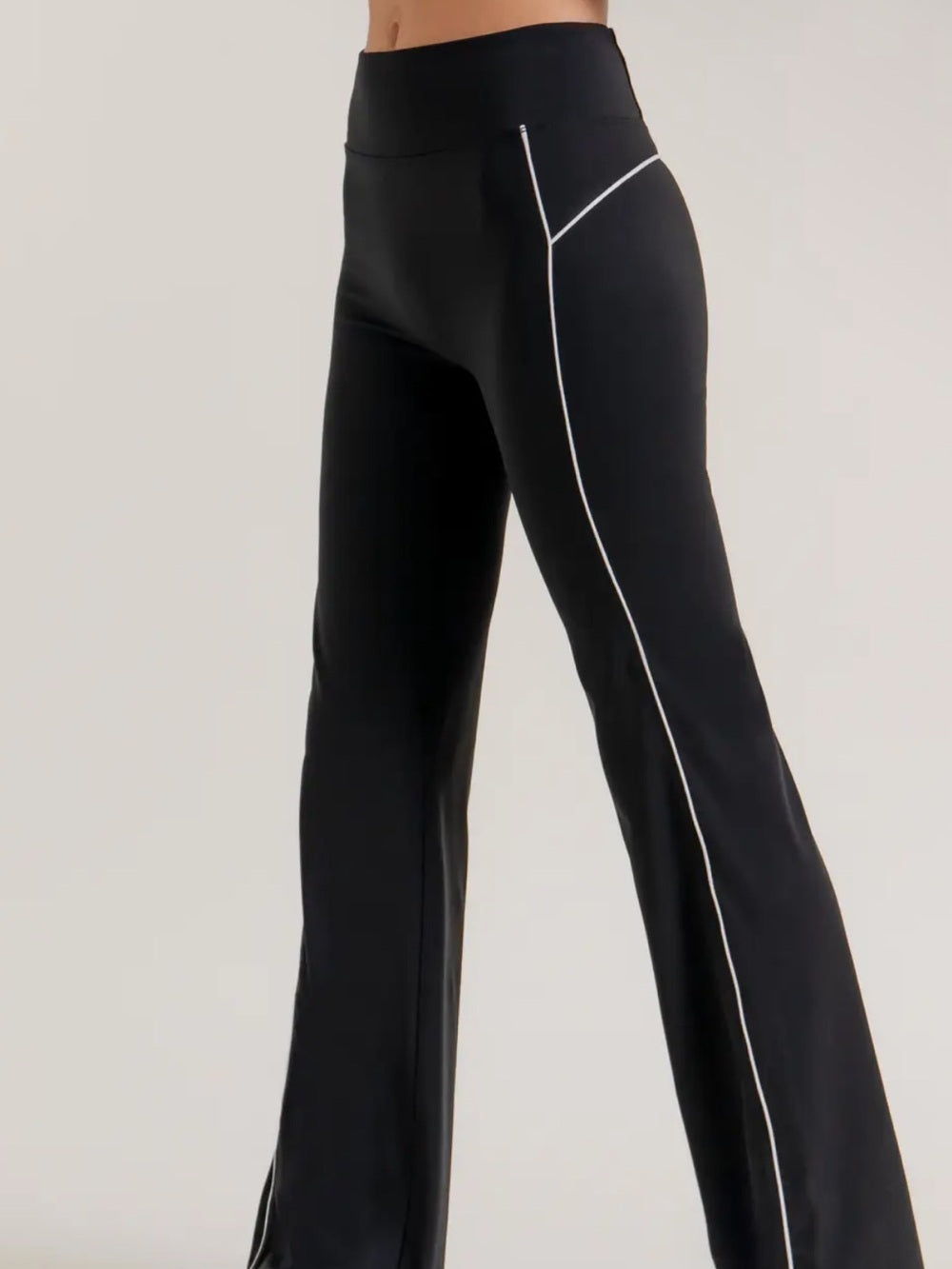 A536. Black High-Waist Flared Active Pants with Contrast Piping