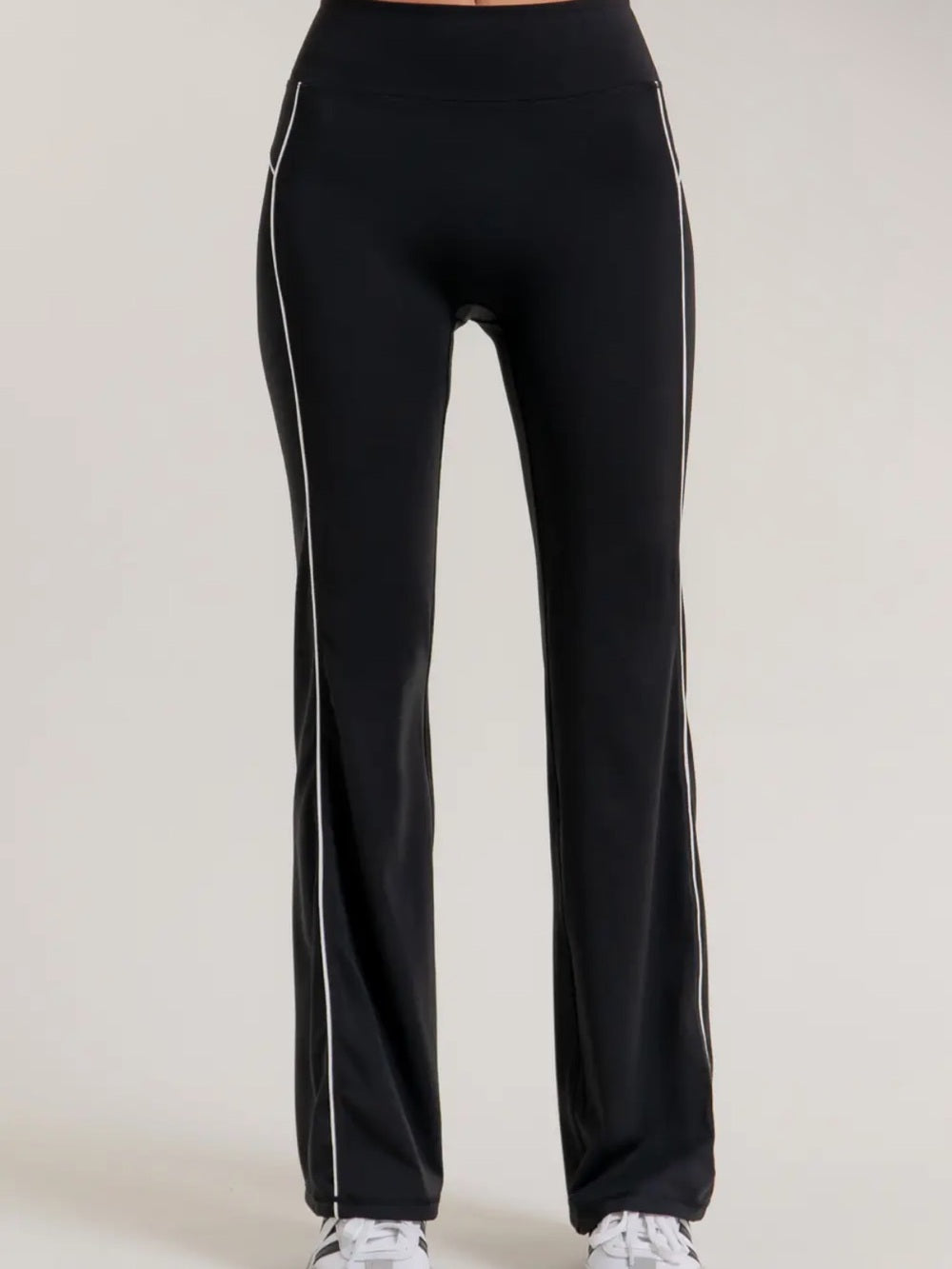 A536. Black High-Waist Flared Active Pants with Contrast Piping