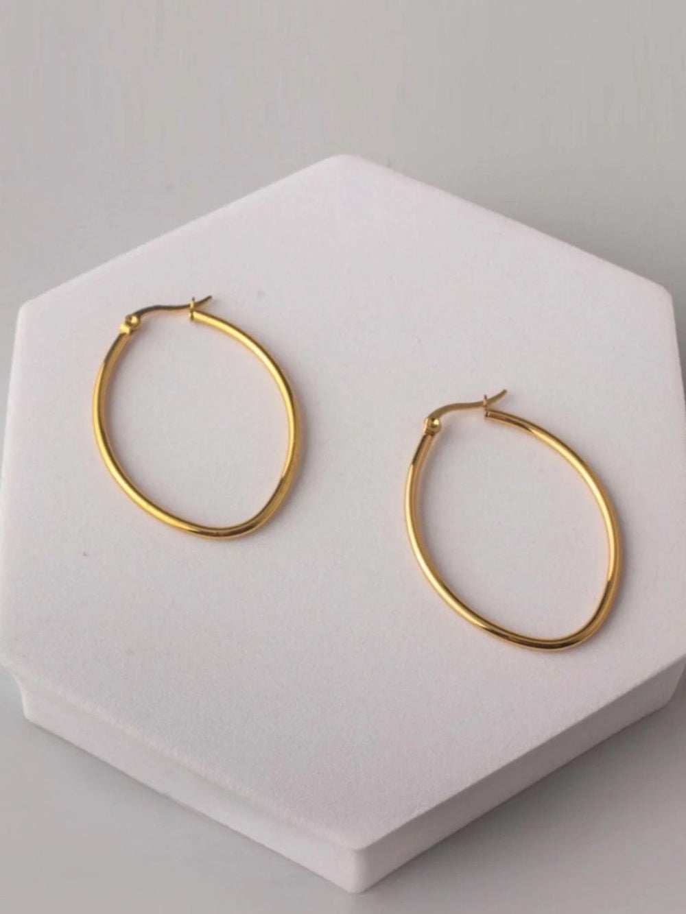 A543 Gold Stainless Steel Oval Hoop Earrings - Minimal Women’s Jewelry