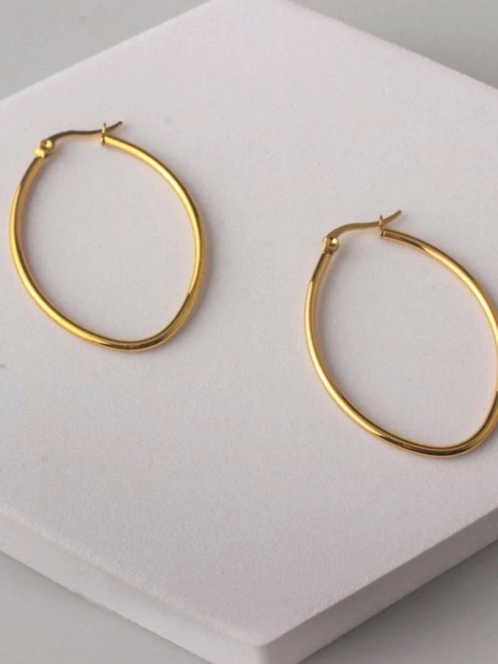 A543 Gold Stainless Steel Oval Hoop Earrings - Minimal Women’s Jewelry