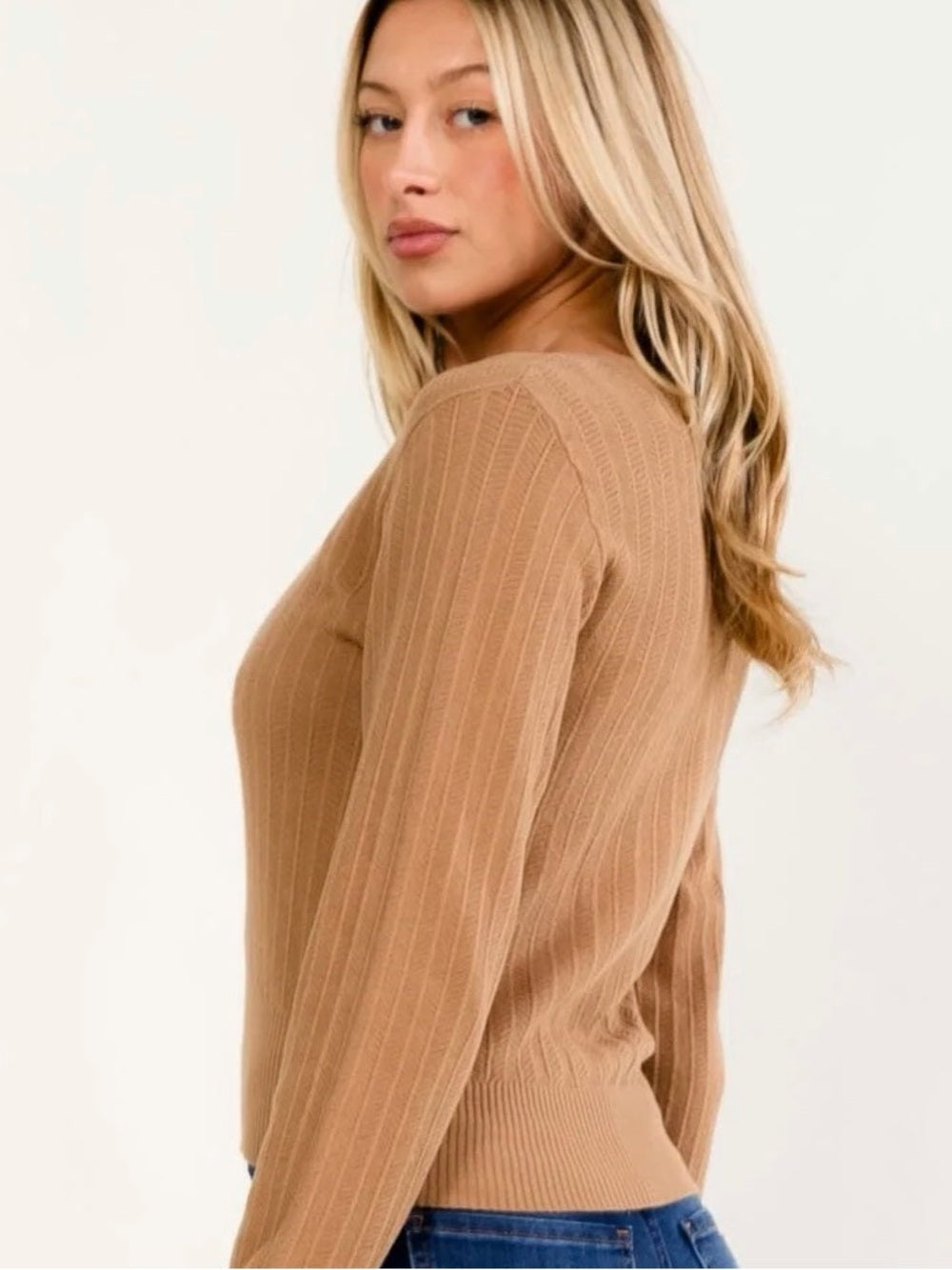 A552. Promesa Scoop Neck Cable Knit Sweater - Camel
