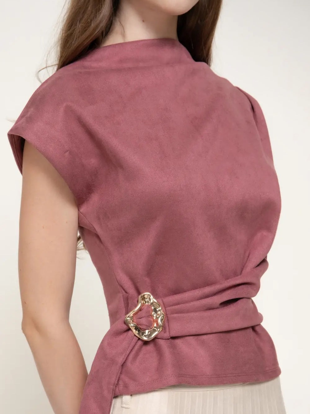 A569 Elegant Mauve Cap-Sleeve Top with Decorative Waist Buckle