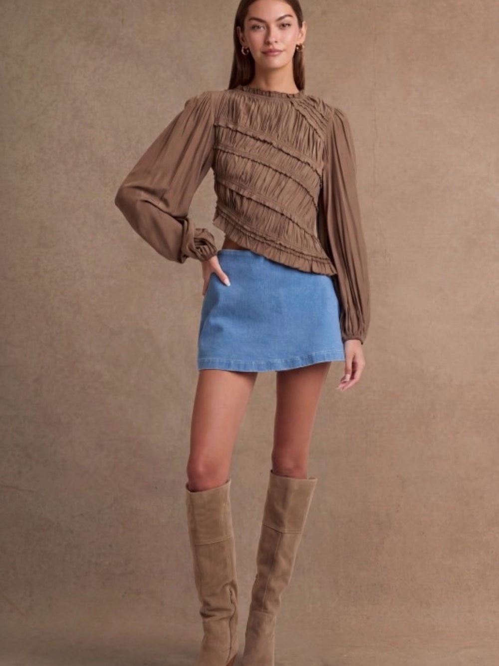 A571 Mable Ruched Long-Sleeve Blouse in Brown