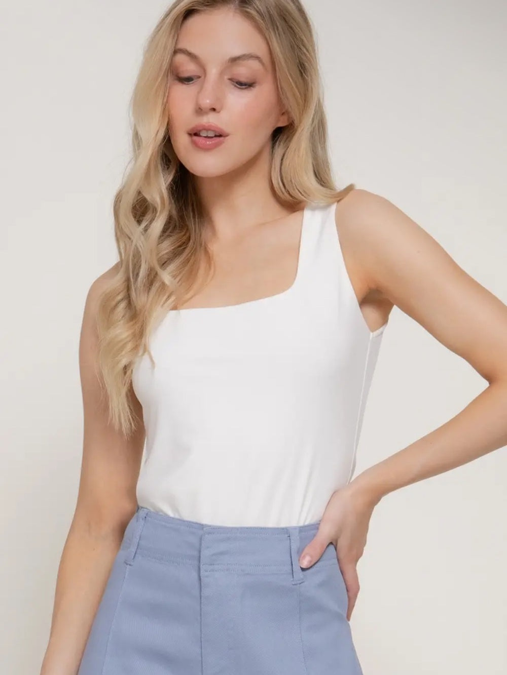 A620 White Square Neck Tank Top - Women